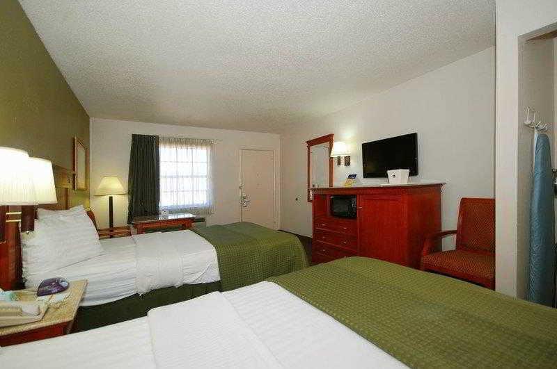Rodeway Inn & Suites Nashville Exterior photo
