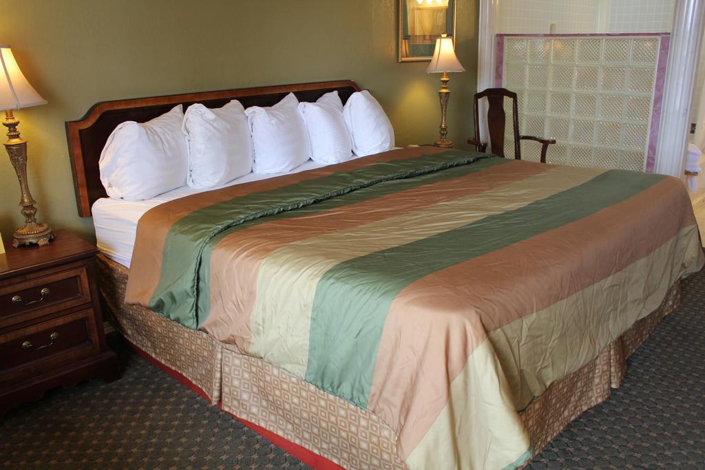 Rodeway Inn & Suites Nashville Room photo