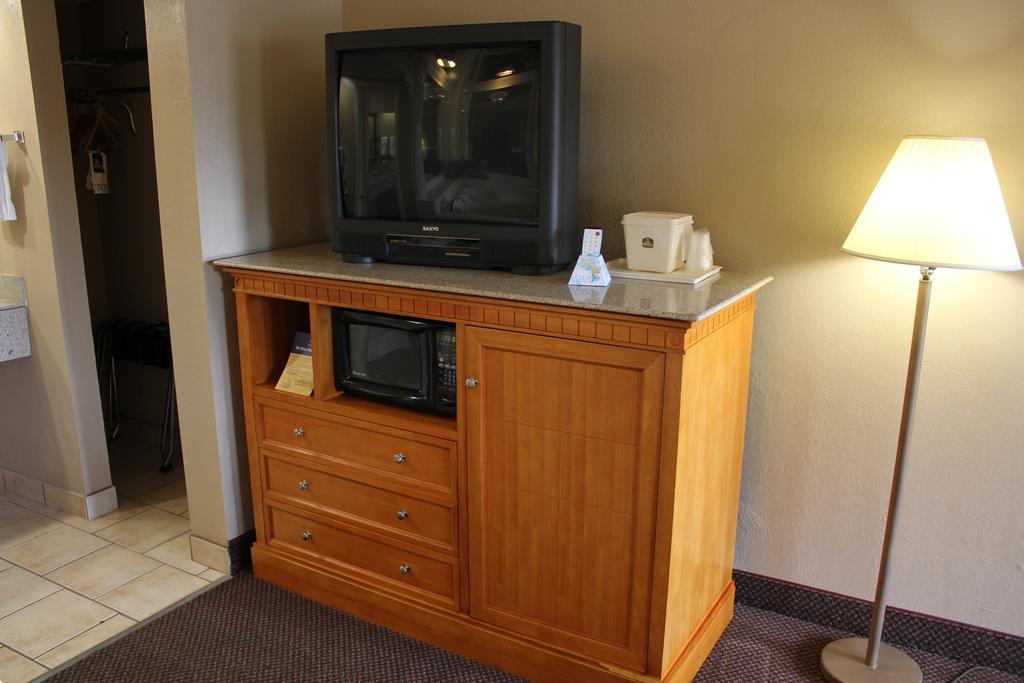 Rodeway Inn & Suites Nashville Room photo