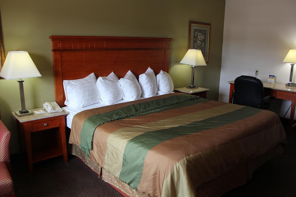 Rodeway Inn & Suites Nashville Exterior photo