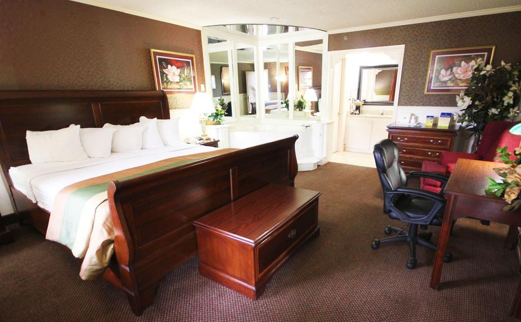 Rodeway Inn & Suites Nashville Exterior photo