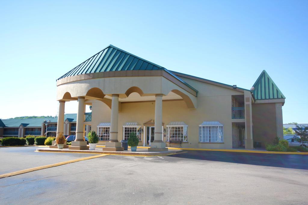 Rodeway Inn & Suites Nashville Exterior photo