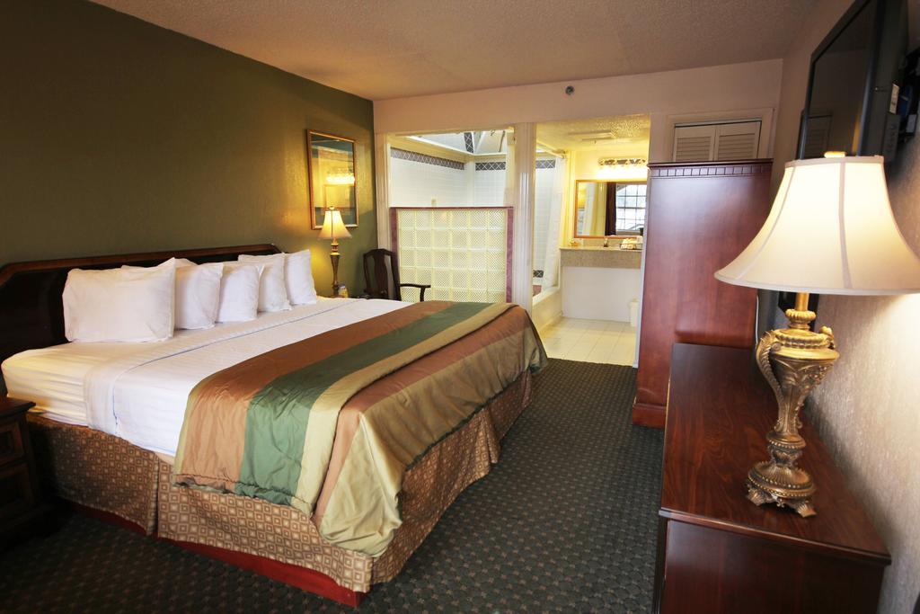 Rodeway Inn & Suites Nashville Exterior photo