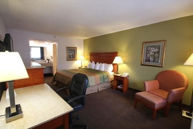 Rodeway Inn & Suites Nashville Exterior photo